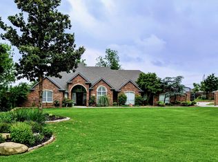 2204 SE 3rd St, Moore, OK 73160