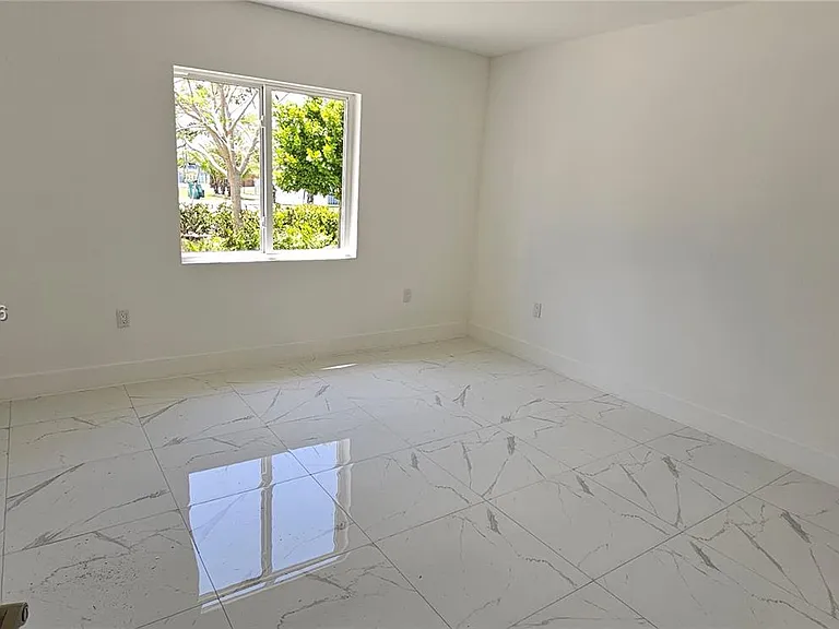 233 NW 3rd Ave #231 — Photo 7