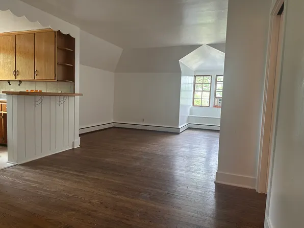 516 Lake Ave APT 3, Woodstock, IL 60098