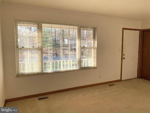3rd image of 4 Hamlin Dr
