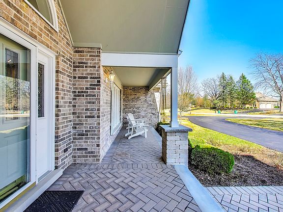 4th image of 13 Greenbriar Ln