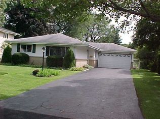 1405 E Dogwood Ln, Mount Prospect, IL
