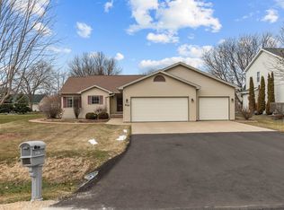 N9129 Mountain Ash Ln, Appleton, WI 54915