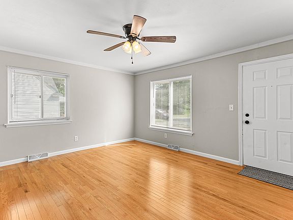5th image of 5841 N Walton St