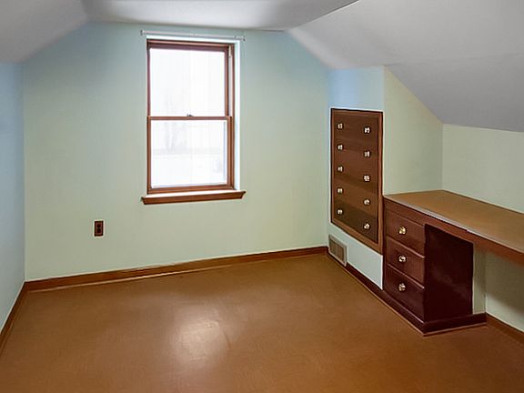 4th image of 10812 Princess Ave