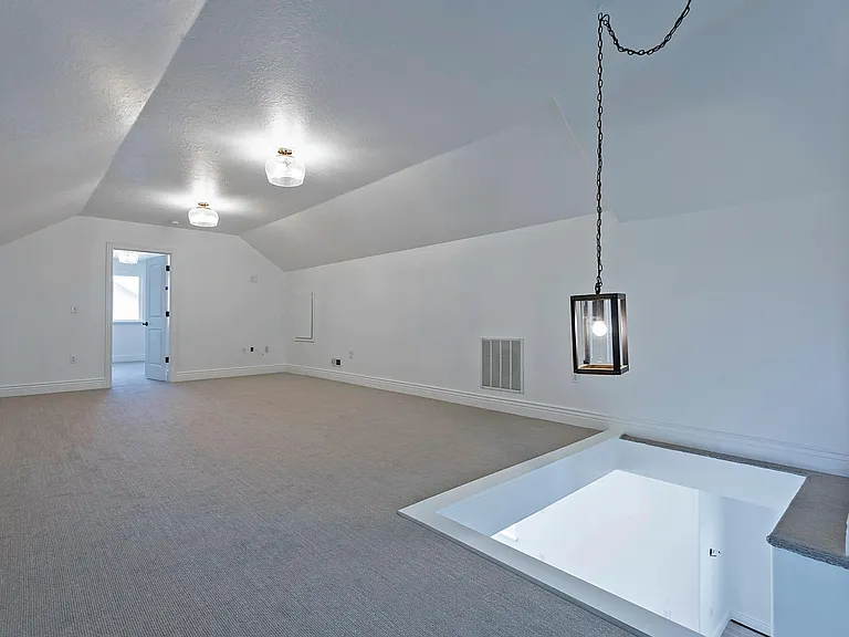 75 N 200 E — Photo 24
