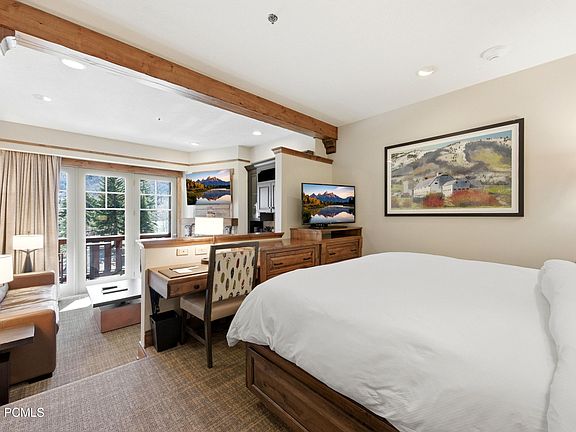 2nd image of 2001 Park Ave #306