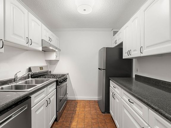 5th image of 33 Pond Ave APT 523