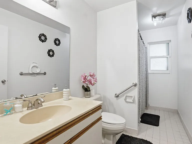 2171 NW 76th Ave — Photo 18