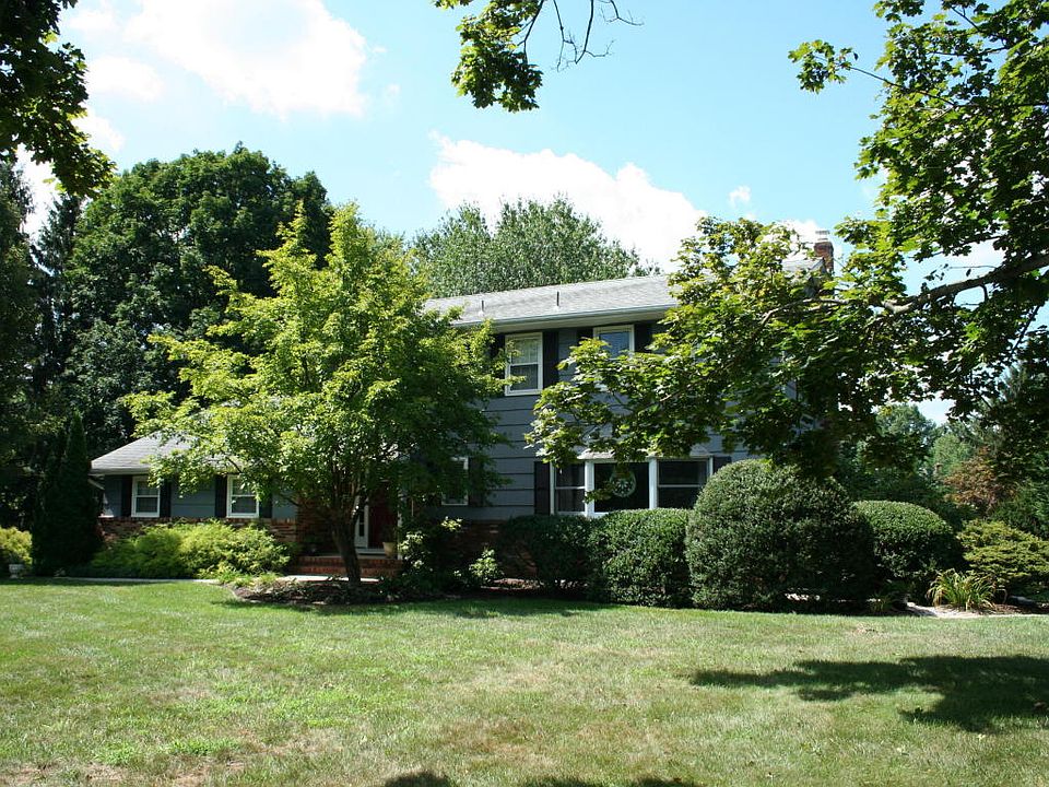 1st image of 20 Rolling Knolls Dr