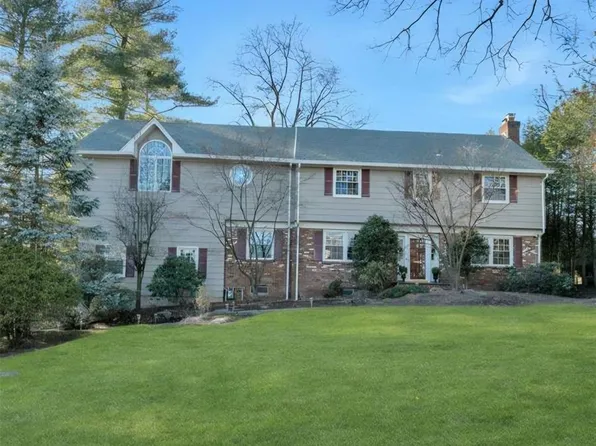 122 Crest Rd, Ridgewood, NJ 07450