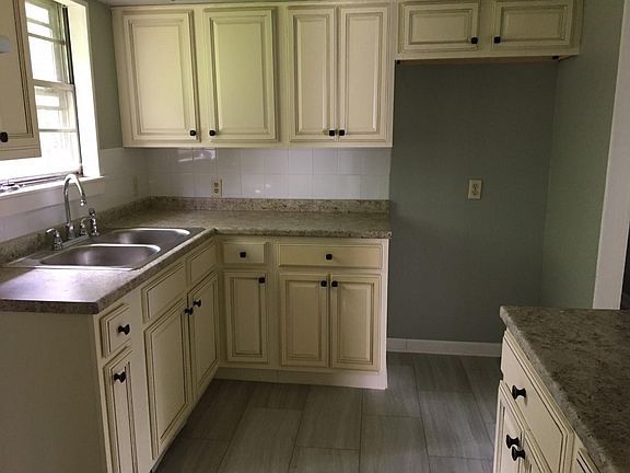 5th image of 503 E Fir St