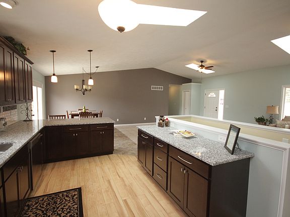 5th image of 10873 Volinia Dr
