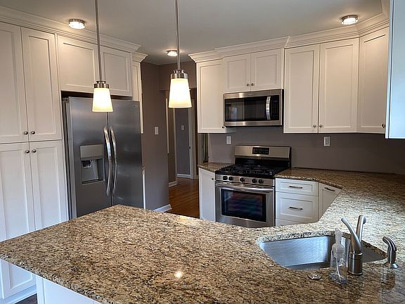 4th image of 8620 Eulalie Ave