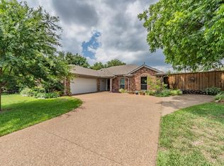 1703 Dunn St, Grapevine, TX 76051