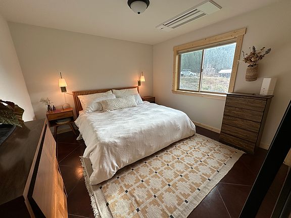 3rd image of 195 Russell Ln