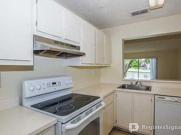 4th image of 9496 Palm Cir S #9496