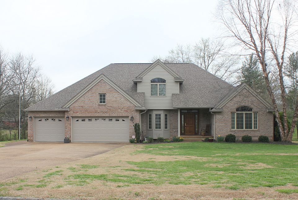1st image of 916 S Briarcliff Cir