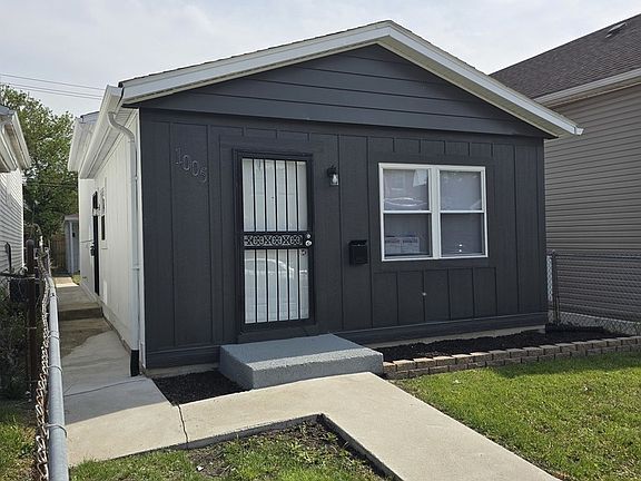 4th image of 1005 W 103rd St