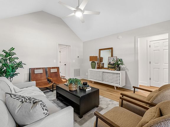 5th image of 525 Glenn St