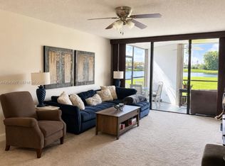 16325 Golf Club Rd APT 111, Weston, FL 33326