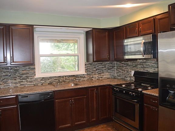 4th image of 108 Salaignac St