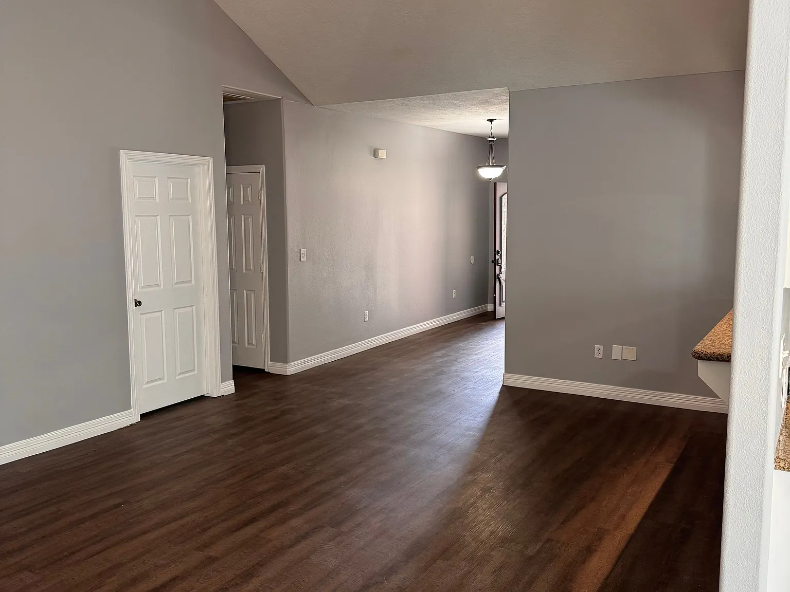 3 bed, 2.0 bath, 1842 sqft, $1,975 — Photo 4