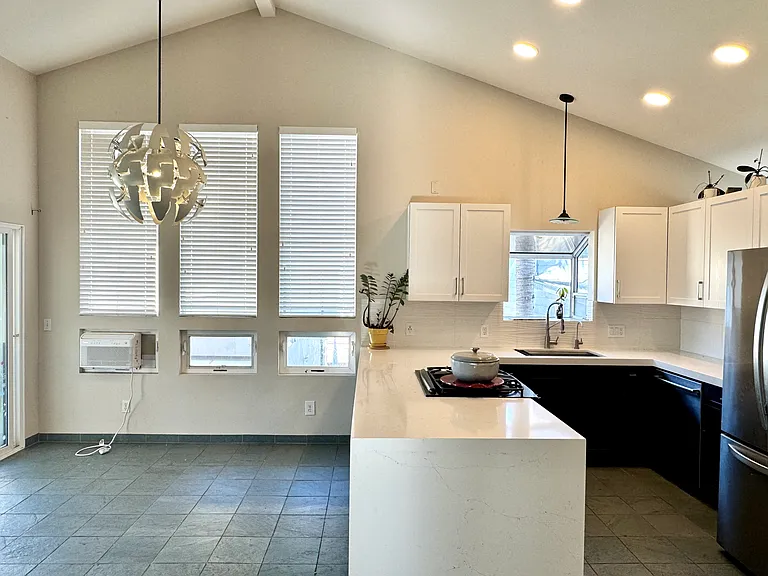 4578 Narragansett Ave — Photo 14
