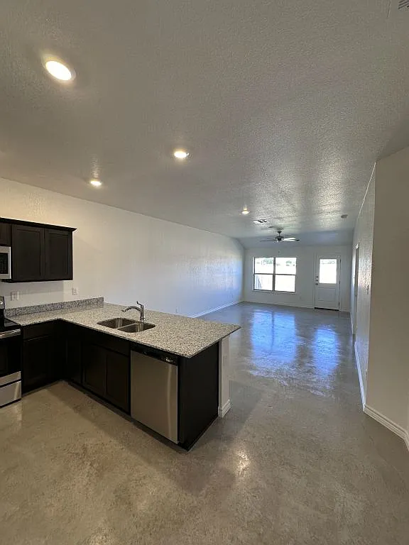 3 bed, 1215 sqft, $1,475 — Photo 3