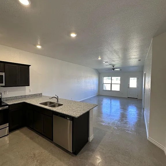 1214 Lehmann Dr #B — Photo 3
