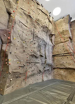 Rented by A & I Broadway | media 35