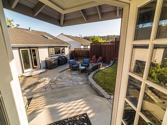 4th image of 456 Lomita Ave