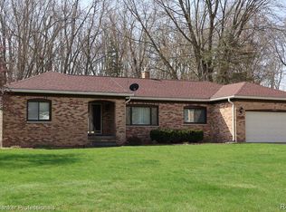 5393 N Dyewood Dr, Flint, MI 48532