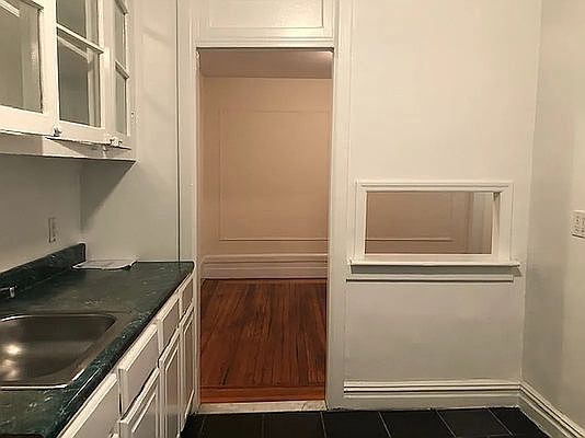 2nd image of 33 Bank St APT 16