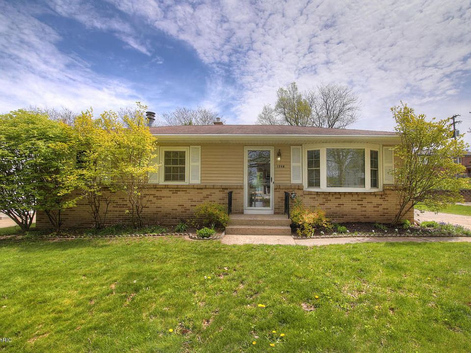 1st image of 1246 Clover Crest Ave NW