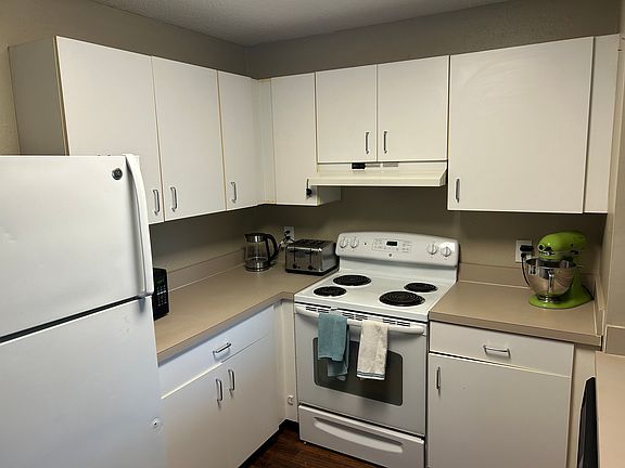 2nd image of 136 Marsh Point Dr #136