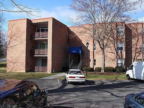 1st image of 904 Brightwood Manor Dr APT 7