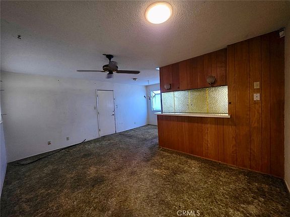 3rd image of 992 W Hoffer St