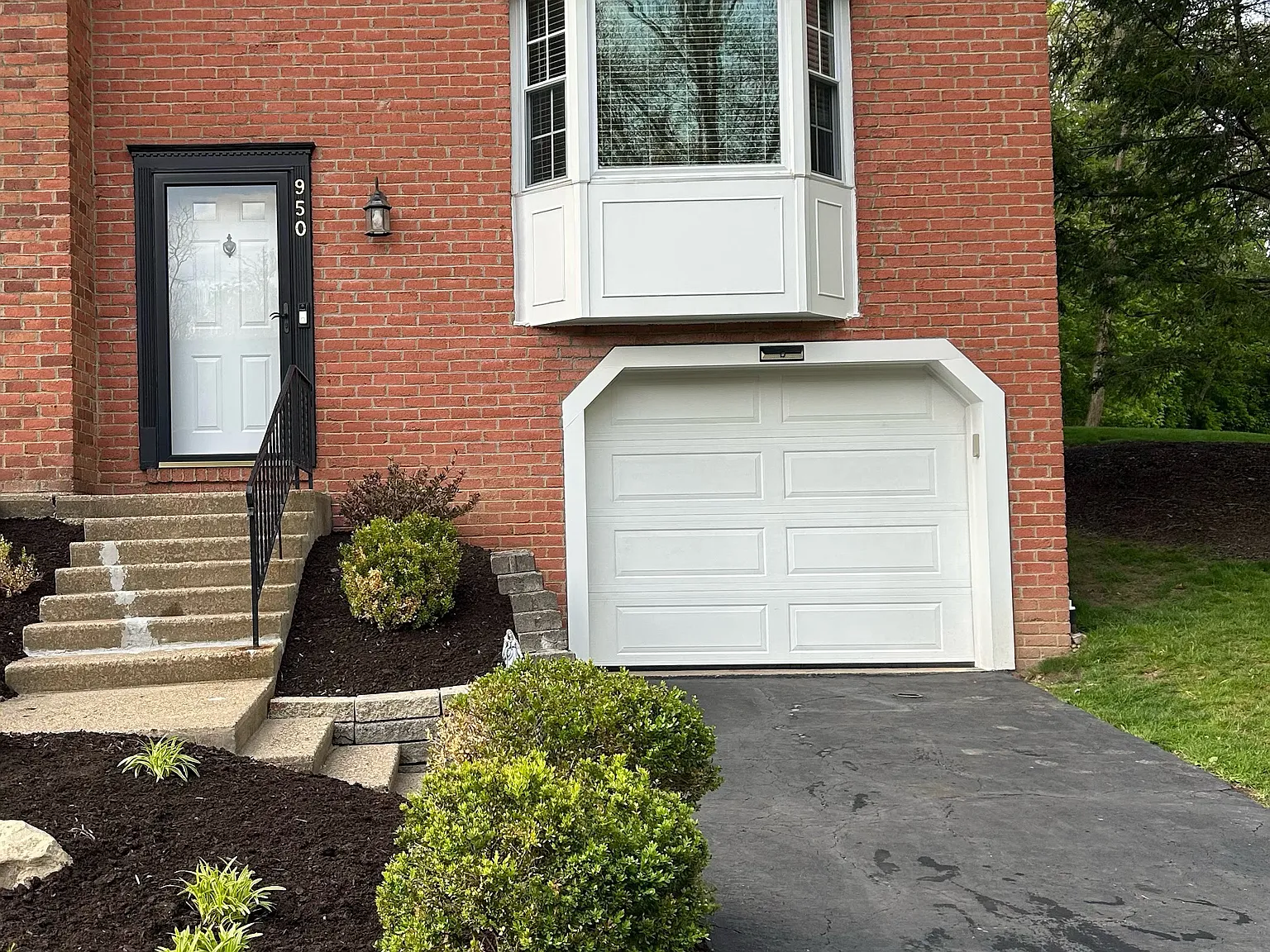 3 bed, 1.5 bath, 1370 sqft, $2,000 — Photo 1