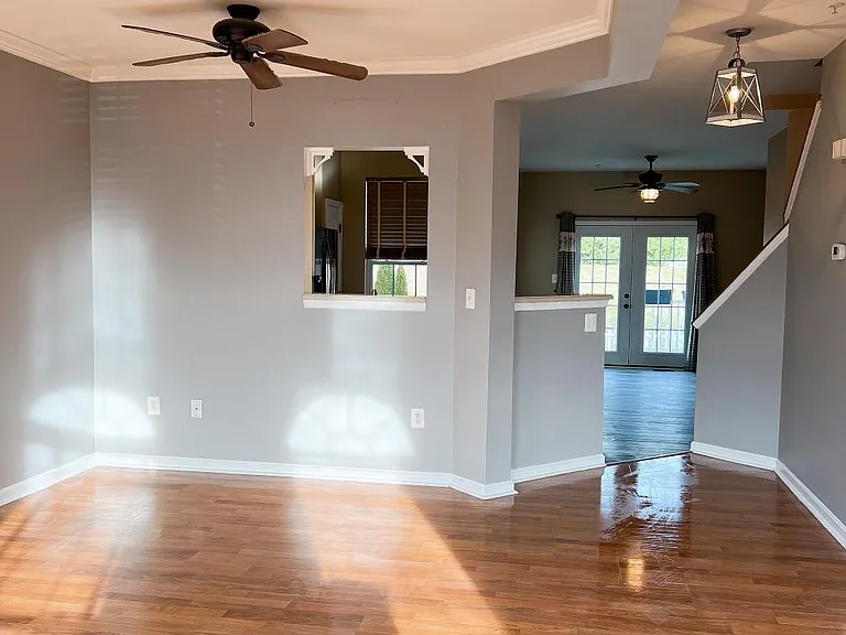 1537 Sunswept Dr — Photo 2