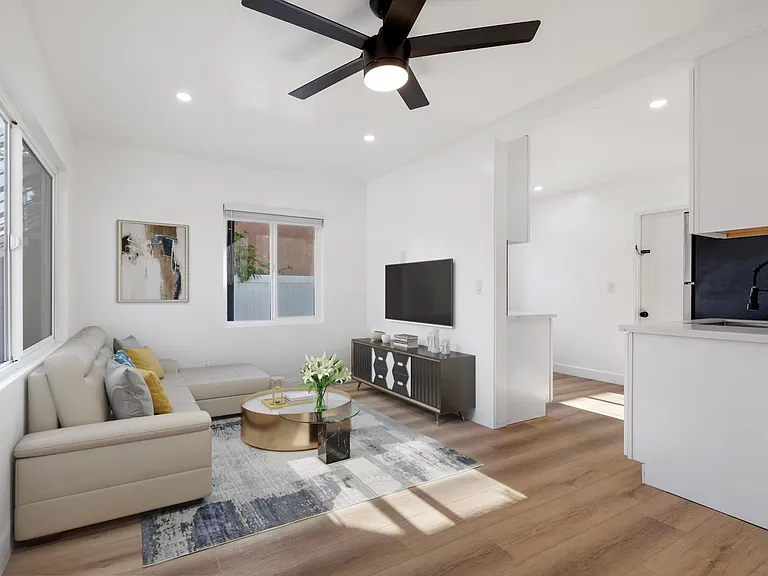 114 Madison Ave #C — Photo 1