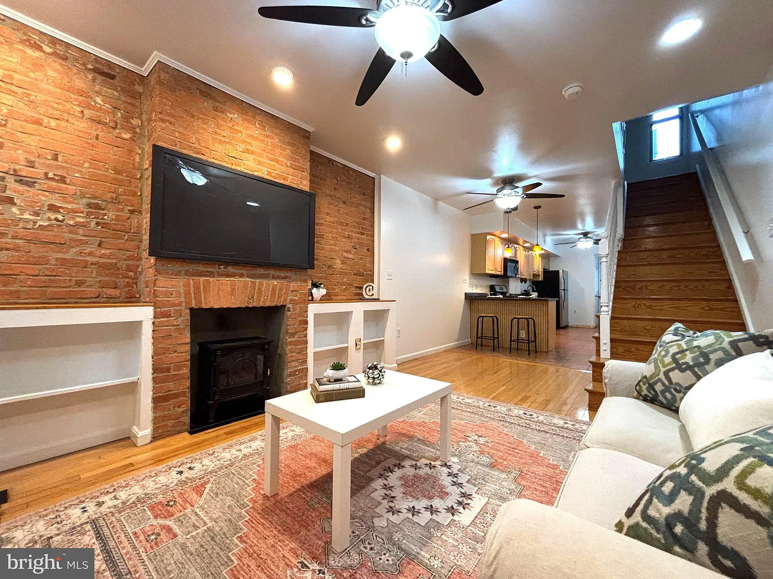 3 bed, 3.5 bath, 1346 sqft, $2,949 — Photo 2