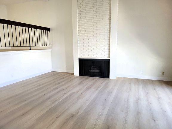 2nd image of 2909 Haddonfield Loop