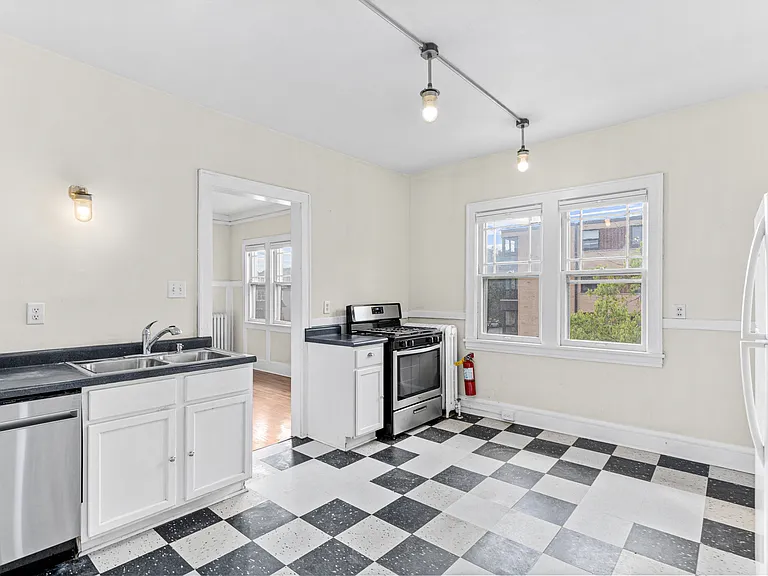 2450 Blaisdell Ave S #2 — Photo 6
