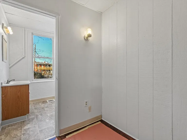 217 W College Ave — Photo 9