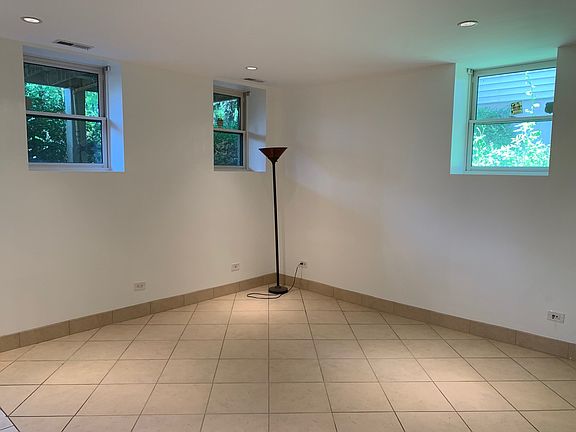 4th image of 4430 S Emerald Ave #1