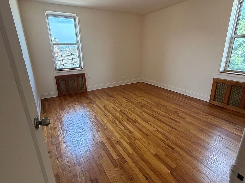 2nd image of 13510 Grand Central Pkwy APT 609