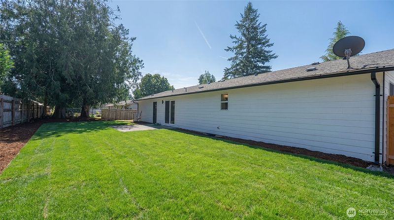 5th image of 1101 Tule Lake Road S