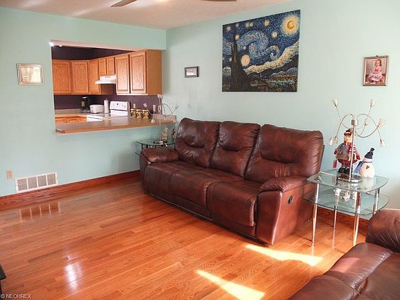 3rd image of 153 Evergreen St