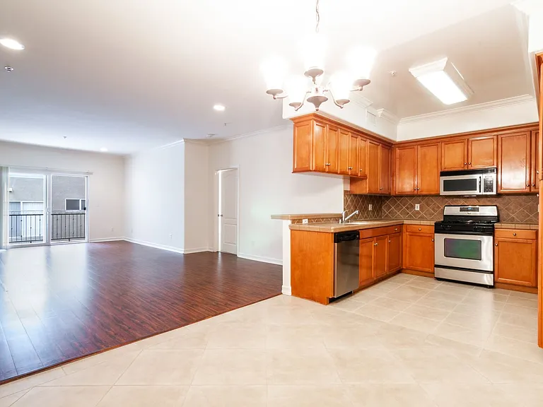 2335 S Bentley Ave — Photo 2